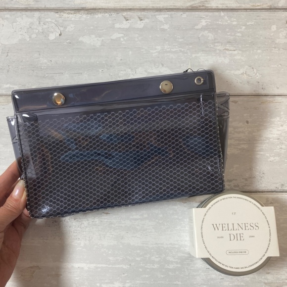 Cloth & Paper || Everyday Carry All Pouch and Wellness Die - Picture 4 of 11